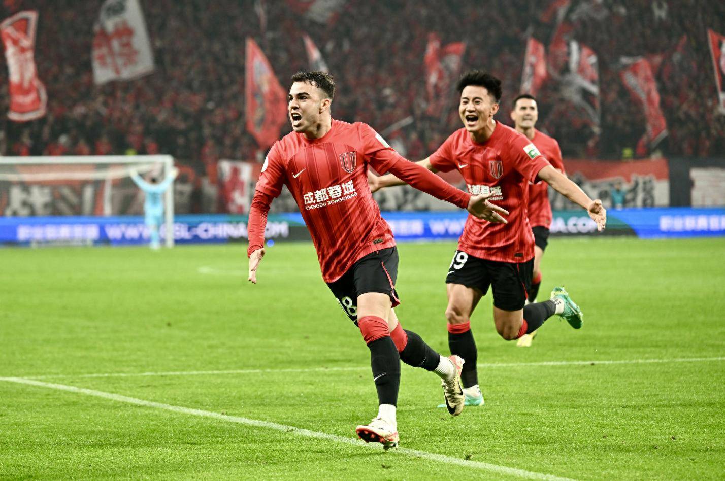 包含成都蓉城训练开放日，窗口期篮板制胜引欢呼，NBA季后赛在即，赛季目标并未改变的词条