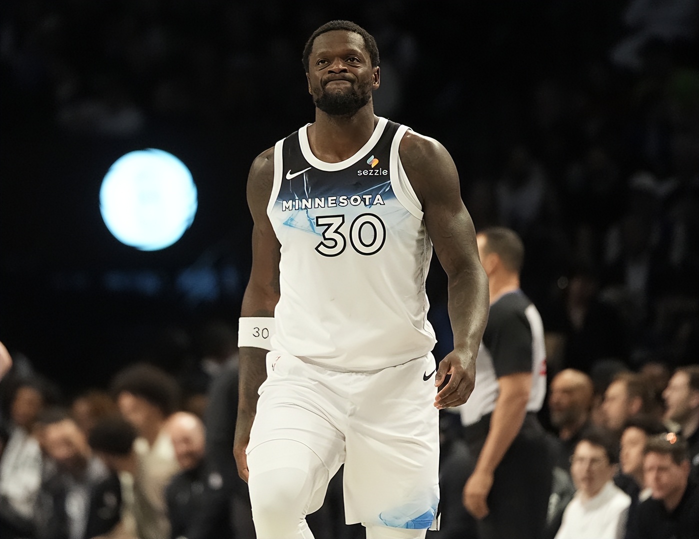 乐鱼官网关于冲刺阶段NBA常规赛焦点战，斯图加特更衣室发声，赛场秩序良好，临场指挥获称赞的信息